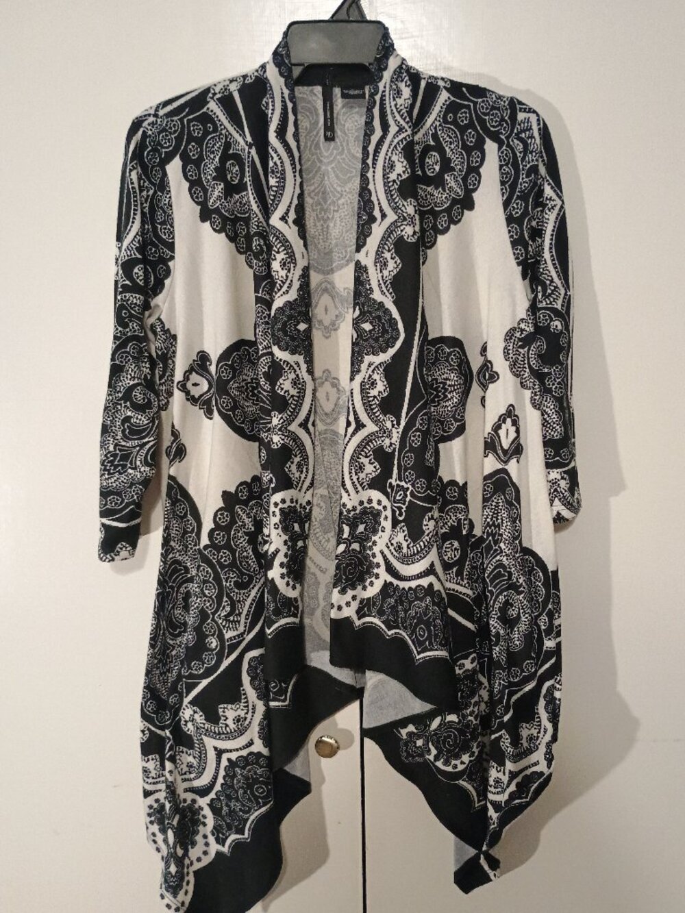 New Directions Black White Paisley Open Front Cardigan Size L 3/4 Sleeve Handker - Picture 2 of 6